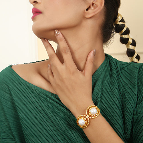 Bosom Pearl Handcuff