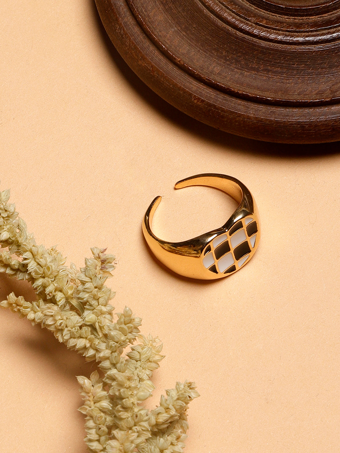 Checkered Ring